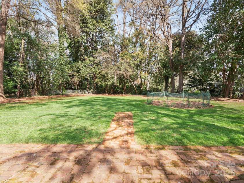 1950 Overhill Road, Charlotte, NC 28211.  MLS# CAR4267770, YatesRealty ID 30432. 