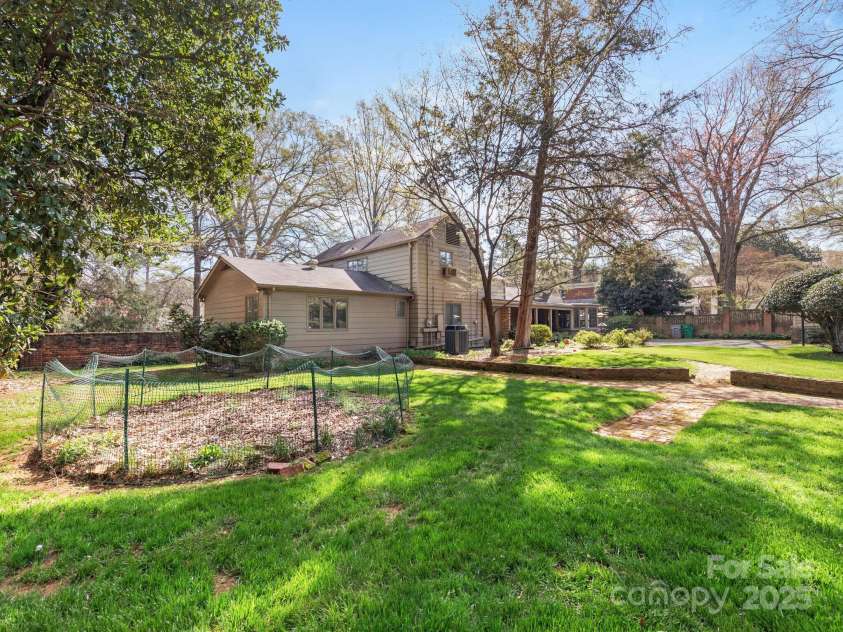 1950 Overhill Road, Charlotte, NC 28211.  MLS# CAR4267770, YatesRealty ID 30432. 