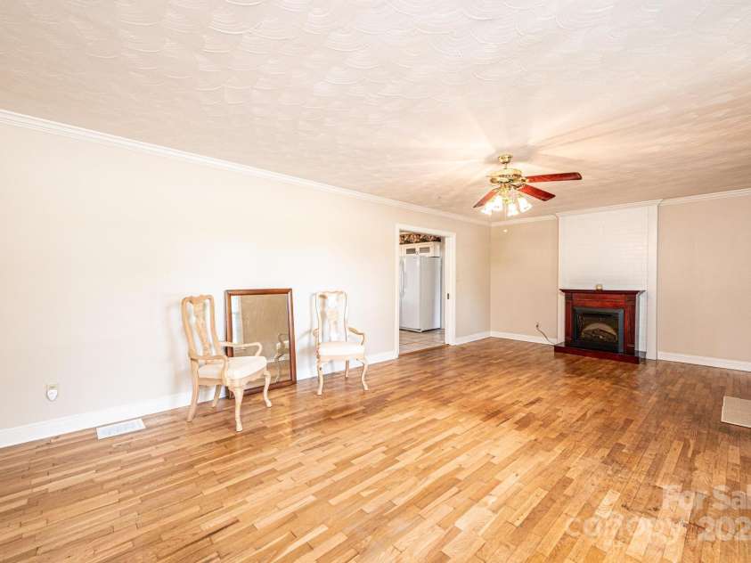 103 C Avenue, Maiden, NC 28650.  MLS# CAR4284913, YatesRealty ID 30433. 