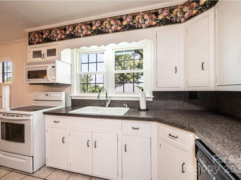 103 C Avenue, Maiden, NC 28650.  MLS# CAR4284913, YatesRealty ID 30433. 