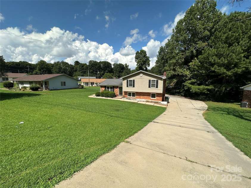 1401 Southwest Boulevard, Newton, NC 28658.  MLS# CAR4287639, YatesRealty ID 30434. 