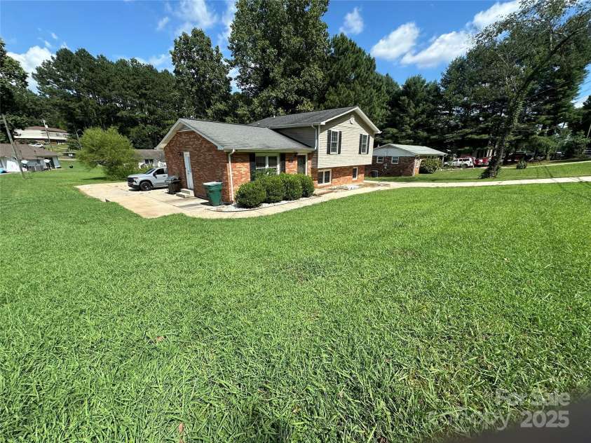 1401 Southwest Boulevard, Newton, NC 28658.  MLS# CAR4287639, YatesRealty ID 30434. 