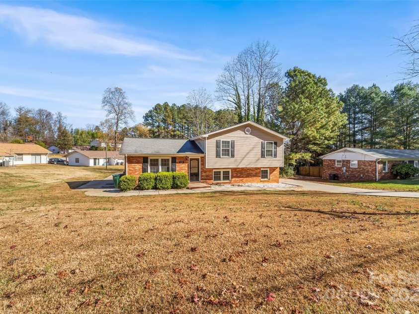 1401 Southwest Boulevard, Newton, NC 28658.  MLS# CAR4324616, YatesRealty ID 30434. 