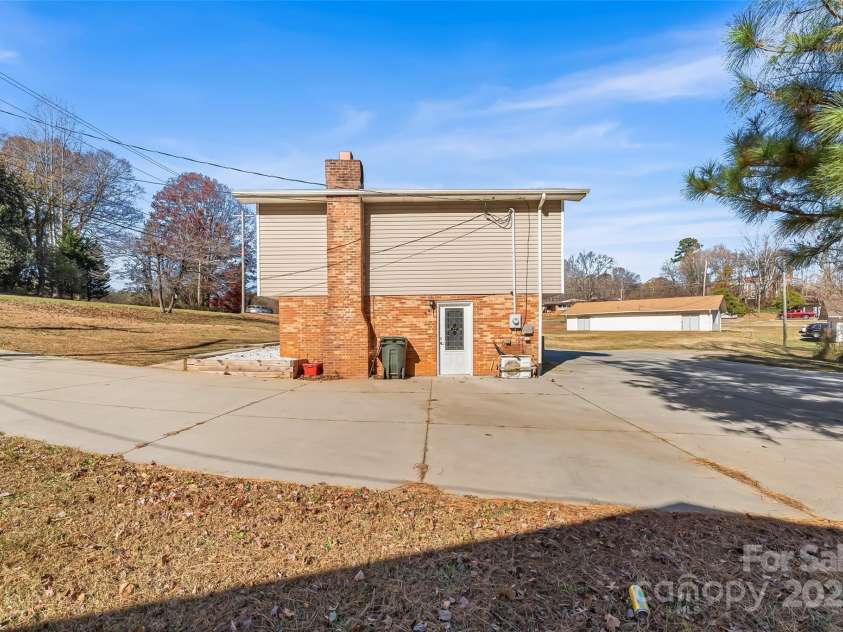 1401 Southwest Boulevard, Newton, NC 28658.  MLS# CAR4324616, YatesRealty ID 30434. 