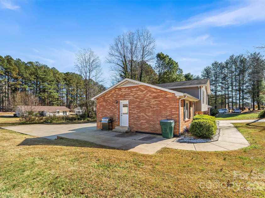 1401 Southwest Boulevard, Newton, NC 28658.  MLS# CAR4324616, YatesRealty ID 30434. 