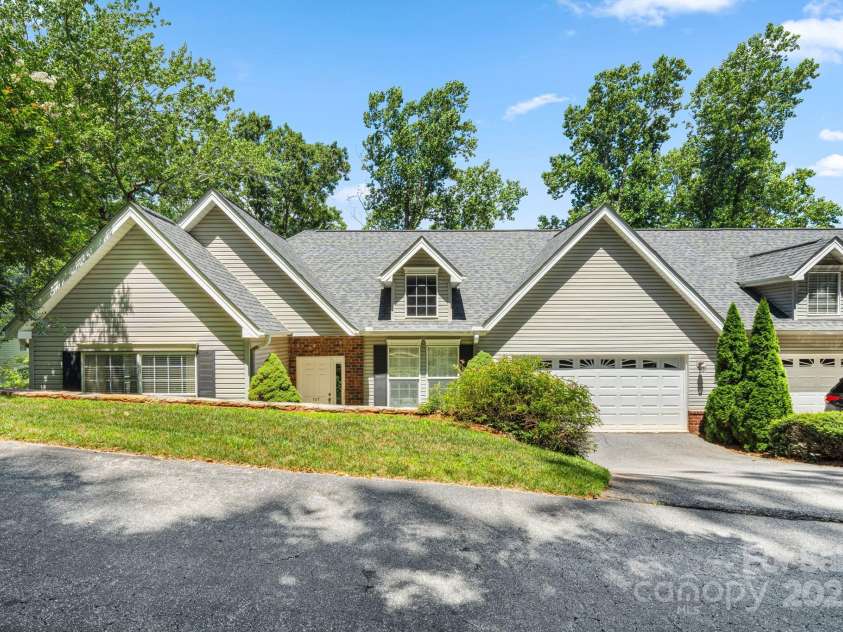 107 Poppy Lane, Asheville, NC 28803.  MLS# CAR4286587, YatesRealty ID 30435. 