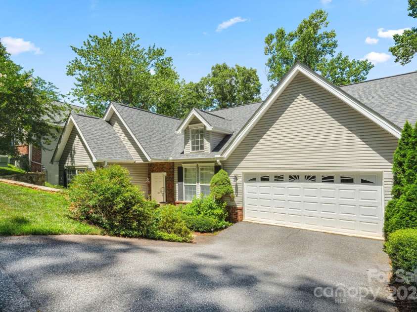 107 Poppy Lane, Asheville, NC 28803.  MLS# CAR4286587, YatesRealty ID 30435. 