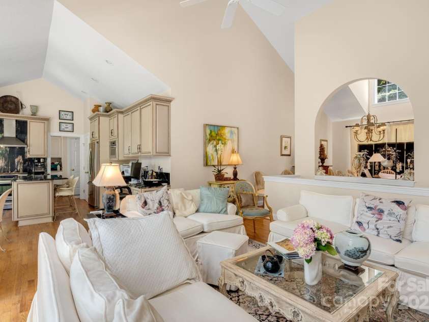 107 Poppy Lane, Asheville, NC 28803.  MLS# CAR4286587, YatesRealty ID 30435. 