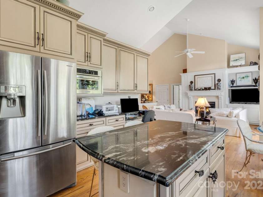 107 Poppy Lane, Asheville, NC 28803.  MLS# CAR4286587, YatesRealty ID 30435. 