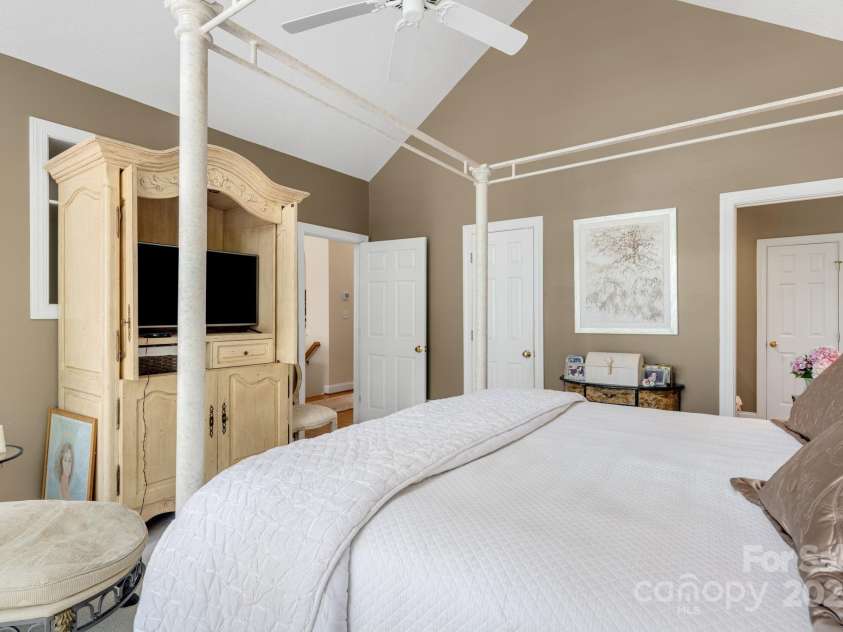 107 Poppy Lane, Asheville, NC 28803.  MLS# CAR4286587, YatesRealty ID 30435. 