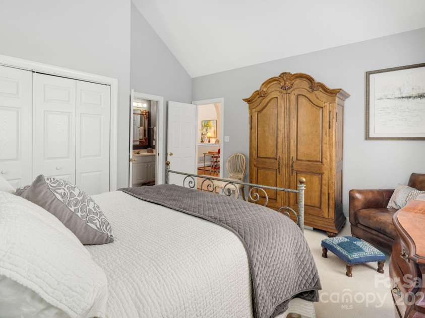 107 Poppy Lane, Asheville, NC 28803.  MLS# CAR4286587, YatesRealty ID 30435. 