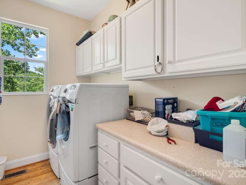 107 Poppy Lane, Asheville, NC 28803.  MLS# CAR4286587, YatesRealty ID 30435. 