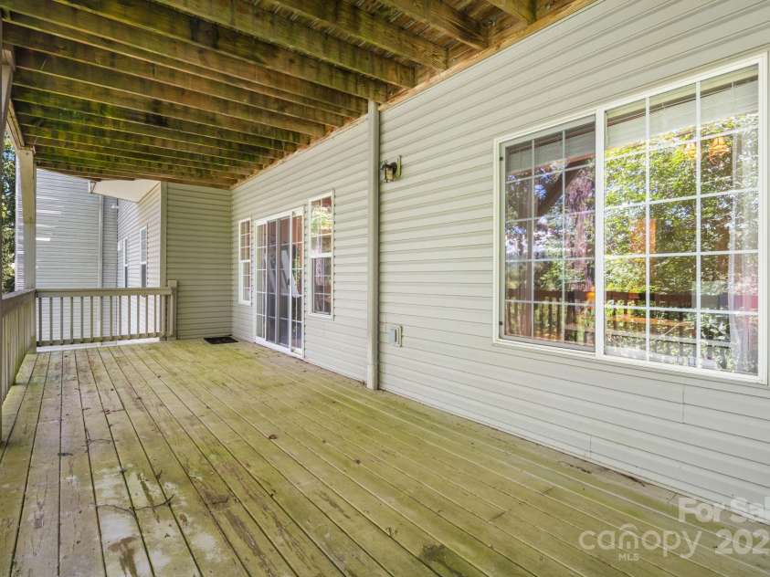 107 Poppy Lane, Asheville, NC 28803.  MLS# CAR4286587, YatesRealty ID 30435. 