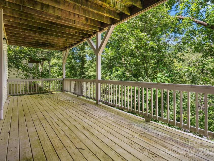 107 Poppy Lane, Asheville, NC 28803.  MLS# CAR4286587, YatesRealty ID 30435. 