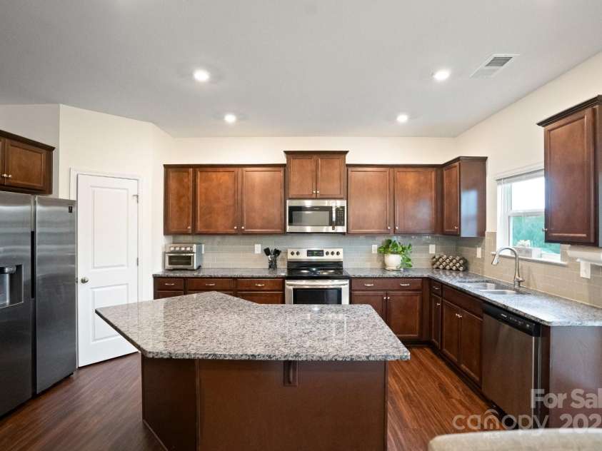 12908 Aberdeen Park Drive, Huntersville, NC 28078.  MLS# CAR4285491, YatesRealty ID 30436. 