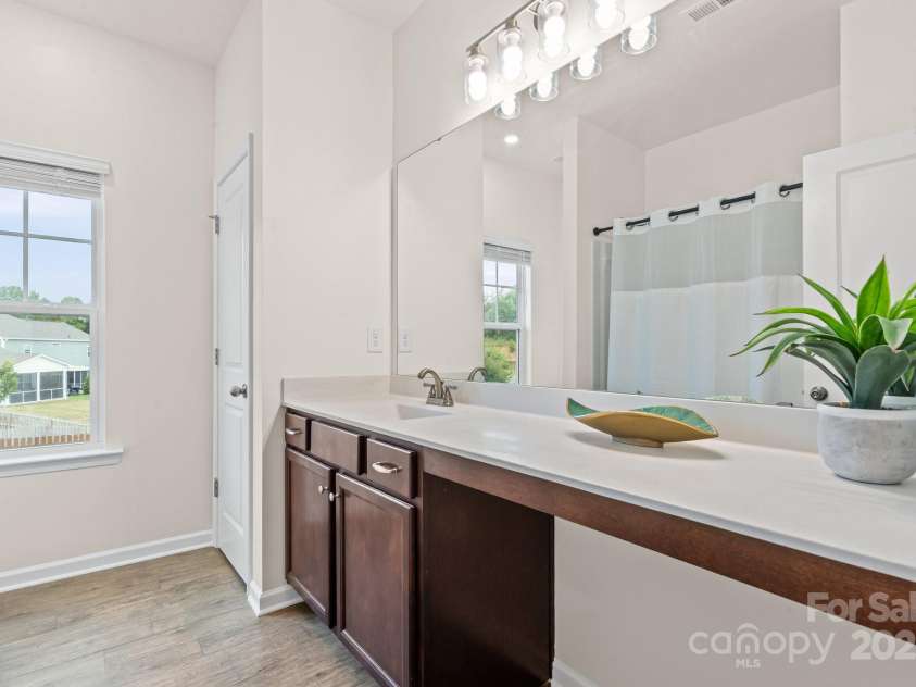 12908 Aberdeen Park Drive, Huntersville, NC 28078.  MLS# CAR4285491, YatesRealty ID 30436. Guest bath