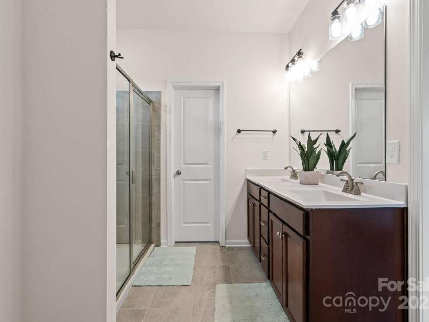 12908 Aberdeen Park Drive, Huntersville, NC 28078.  MLS# CAR4285491, YatesRealty ID 30436. Primary Bath
