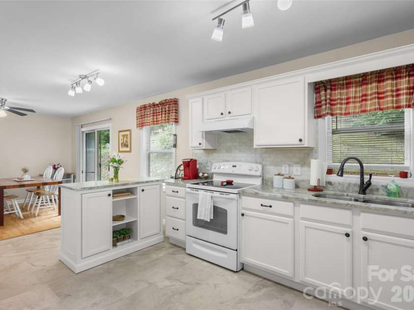 125 Round Mountain Road, Brevard, NC 28747.  MLS# CAR4391140, YatesRealty ID 30437. 