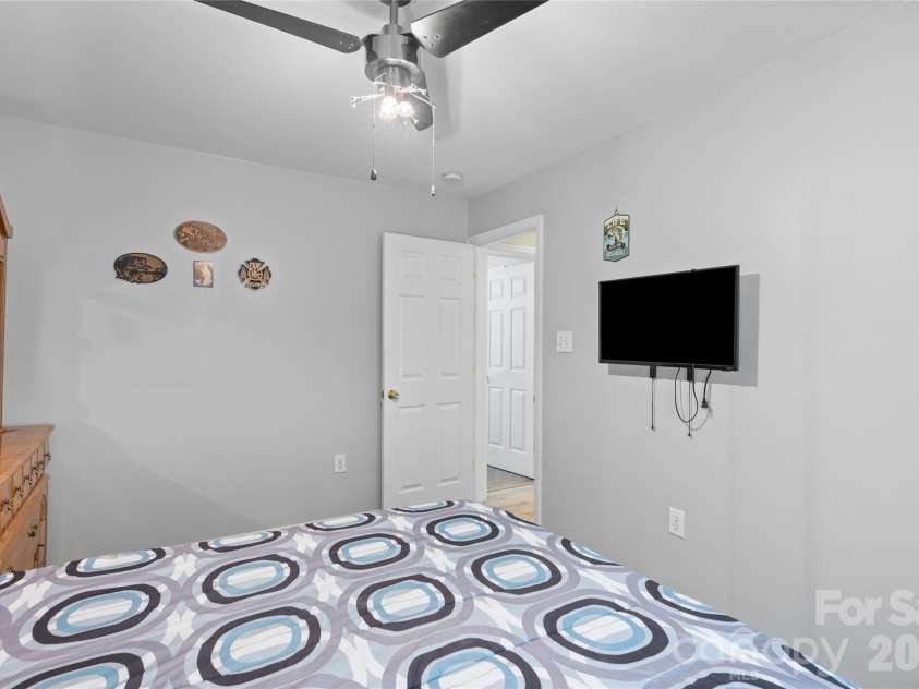 125 Round Mountain Road, Brevard, NC 28747.  MLS# CAR4391140, YatesRealty ID 30437. 