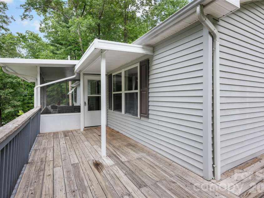 125 Round Mountain Road, Brevard, NC 28747.  MLS# CAR4391140, YatesRealty ID 30437. 