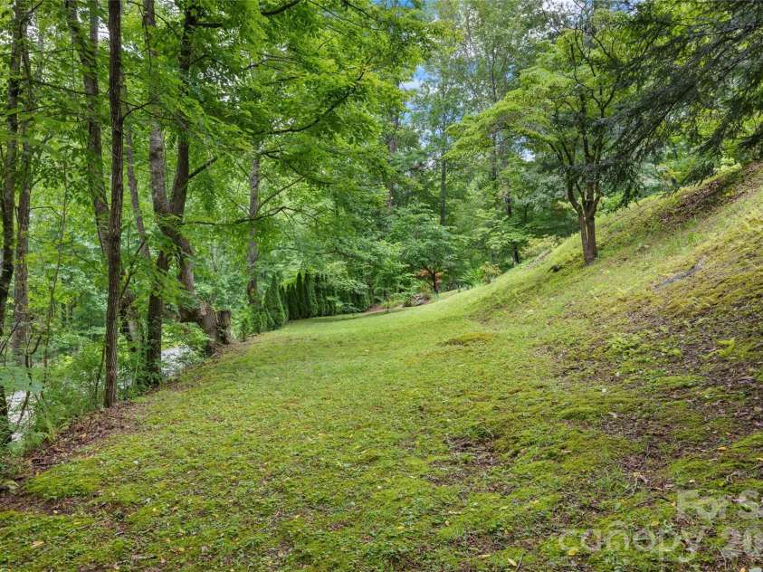 125 Round Mountain Road, Brevard, NC 28747.  MLS# CAR4391140, YatesRealty ID 30437. 
