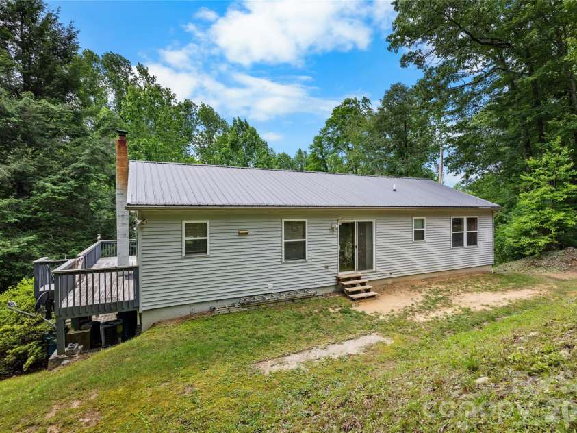 125 Round Mountain Road, Brevard, NC 28747.  MLS# CAR4391140, YatesRealty ID 30437. 