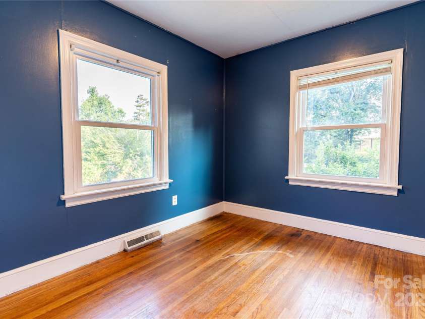 936 39th Street, Hickory, NC 28602.  MLS# CAR4287062, YatesRealty ID 30437. 