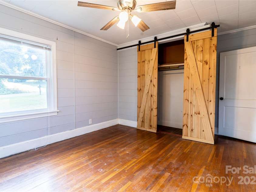 936 39th Street, Hickory, NC 28602.  MLS# CAR4287062, YatesRealty ID 30437. 