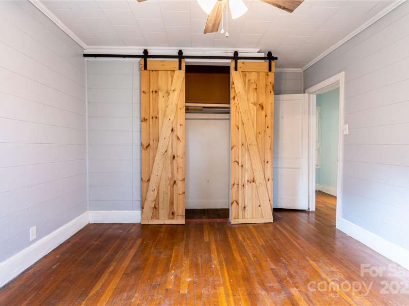 936 39th Street, Hickory, NC 28602.  MLS# CAR4287062, YatesRealty ID 30437. 