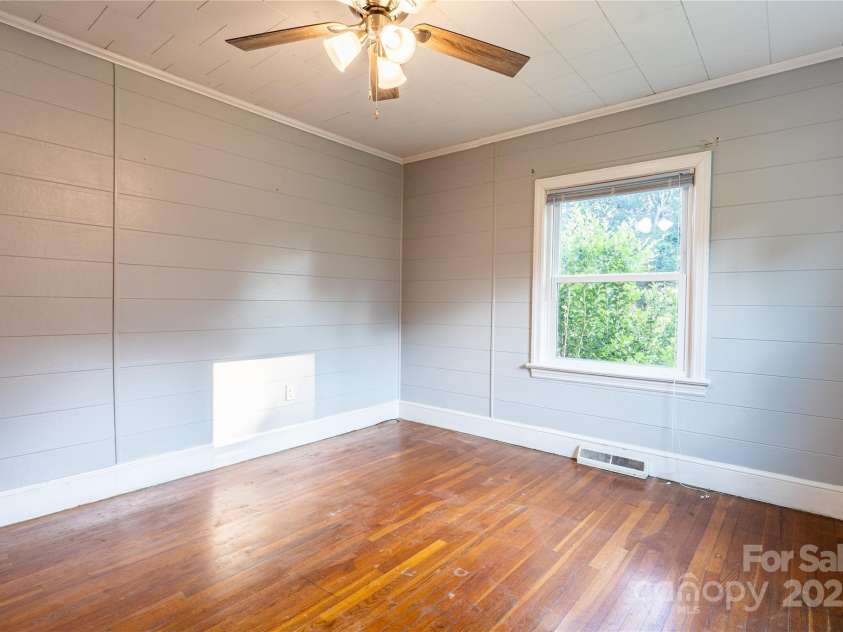 936 39th Street, Hickory, NC 28602.  MLS# CAR4287062, YatesRealty ID 30437. 