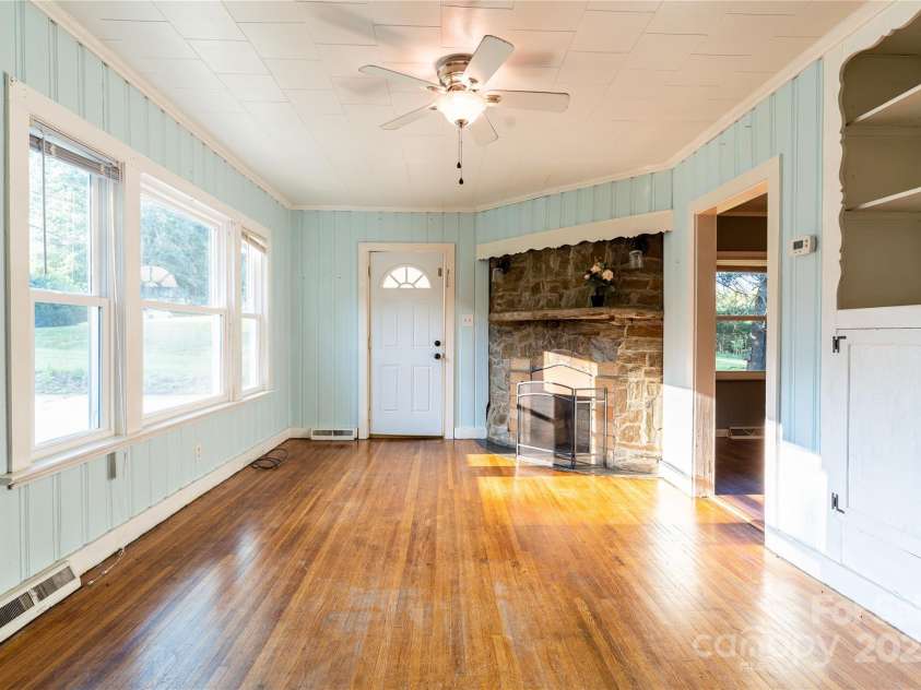 936 39th Street, Hickory, NC 28602.  MLS# CAR4287062, YatesRealty ID 30437. 