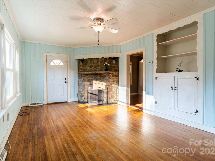 936 39th Street, Hickory, NC 28602.  MLS# CAR4287062, YatesRealty ID 30437. 