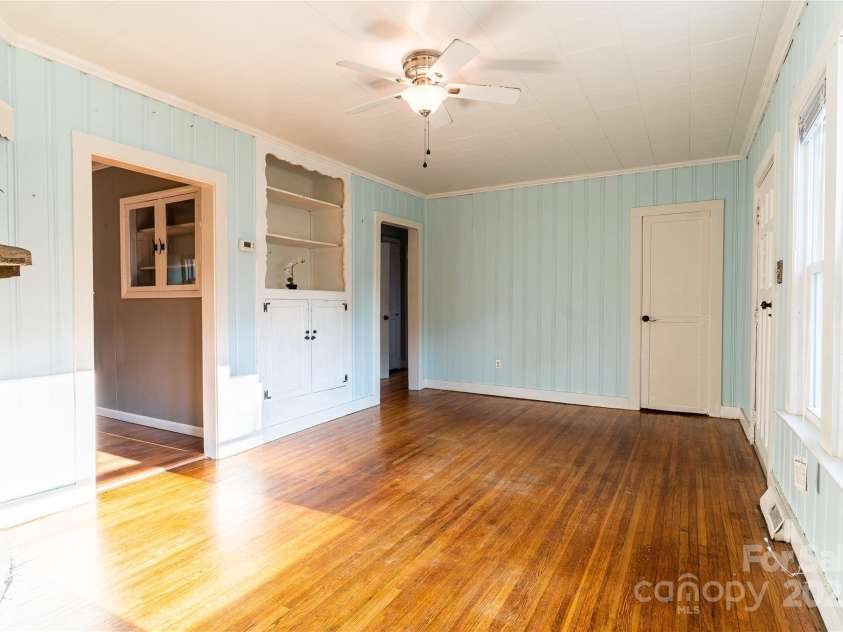 936 39th Street, Hickory, NC 28602.  MLS# CAR4287062, YatesRealty ID 30437. 