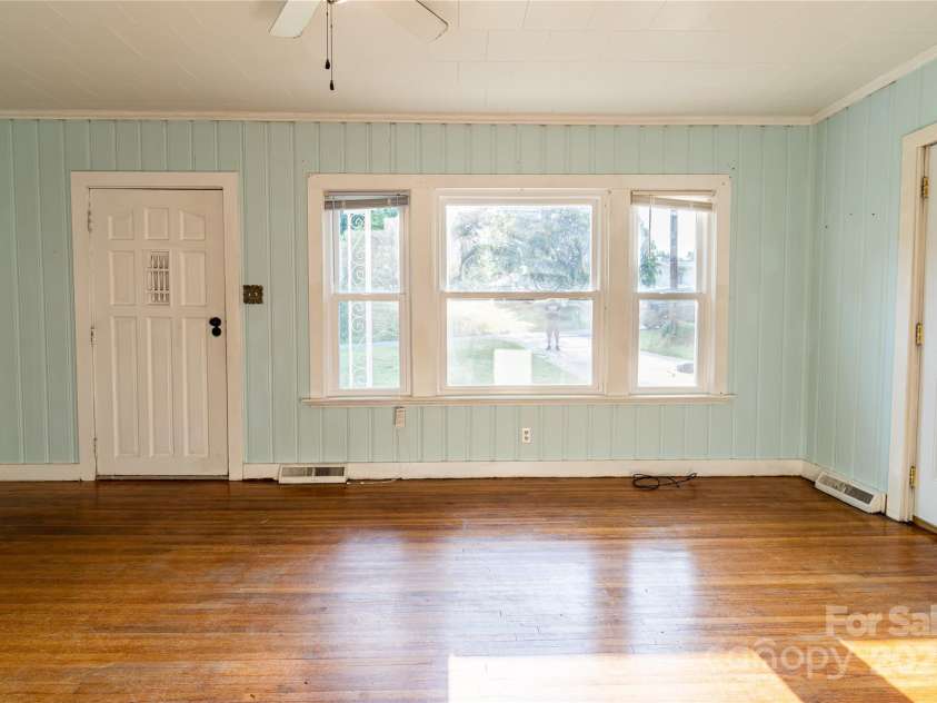 936 39th Street, Hickory, NC 28602.  MLS# CAR4287062, YatesRealty ID 30437. 