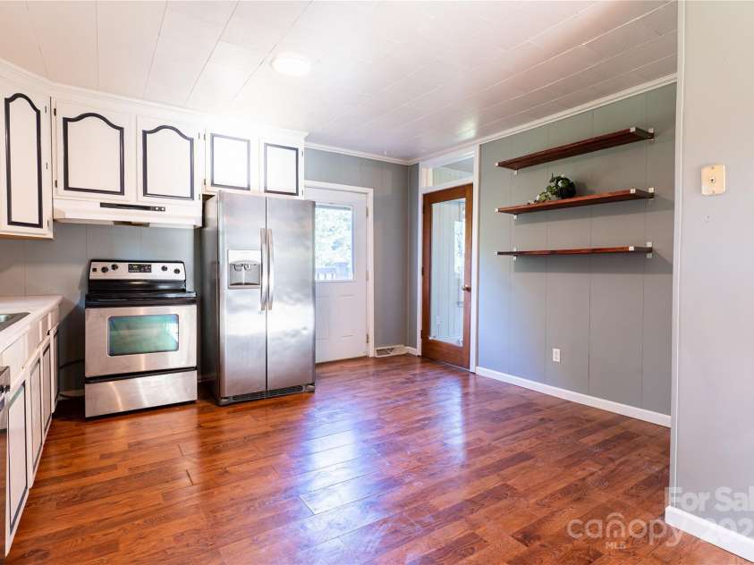 936 39th Street, Hickory, NC 28602.  MLS# CAR4287062, YatesRealty ID 30437. 
