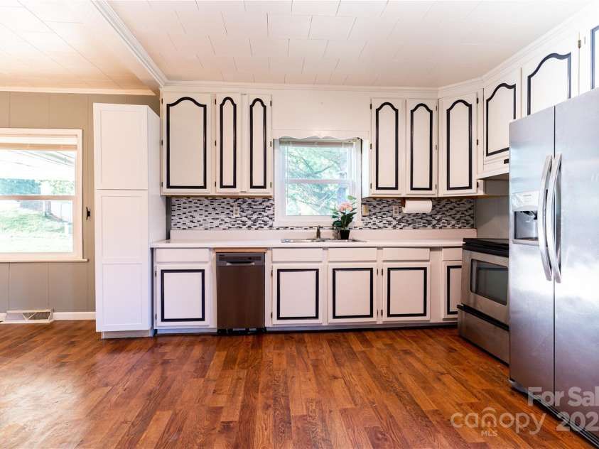 936 39th Street, Hickory, NC 28602.  MLS# CAR4287062, YatesRealty ID 30437. 