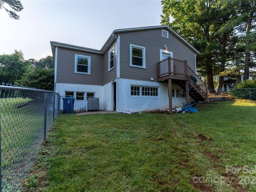 936 39th Street, Hickory, NC 28602.  MLS# CAR4287062, YatesRealty ID 30437. 