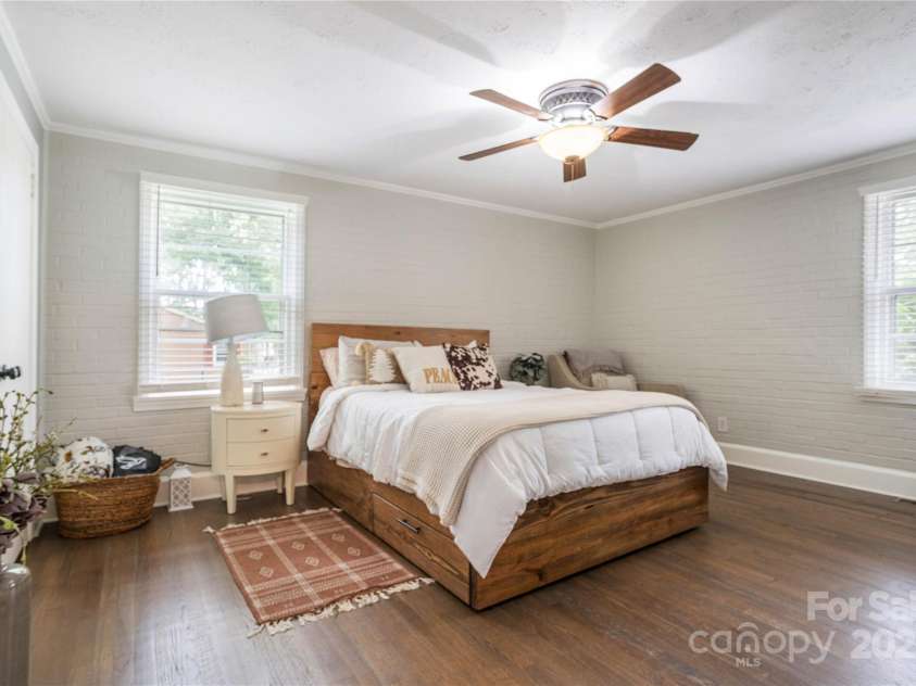 803 Woodside Drive, Kings Mountain, NC 28086.  MLS# CAR4266487, YatesRealty ID 30438. 