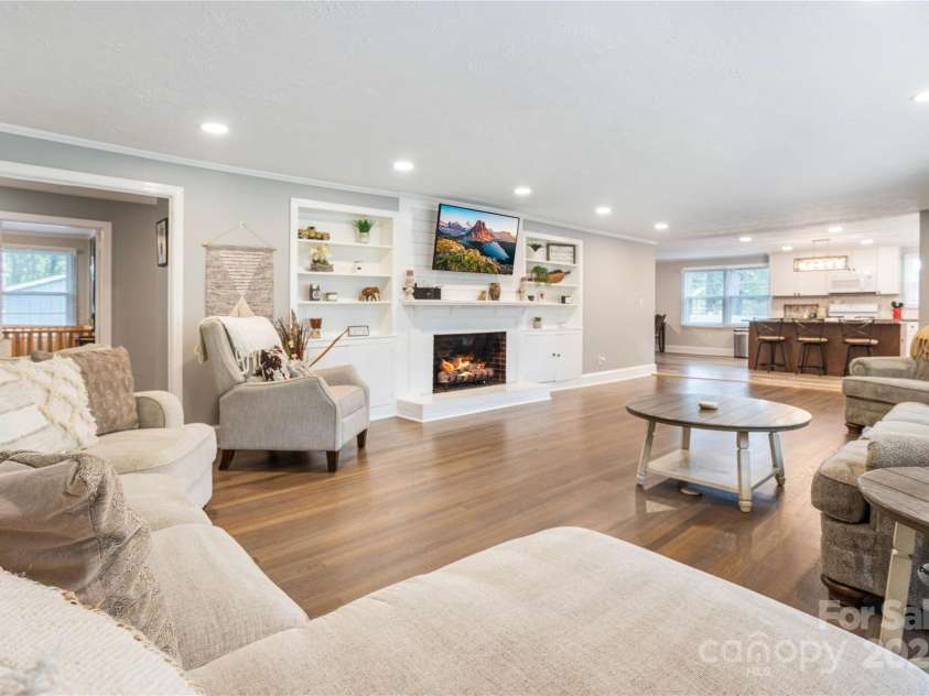 803 Woodside Drive, Kings Mountain, NC 28086.  MLS# CAR4266487, YatesRealty ID 30438. 