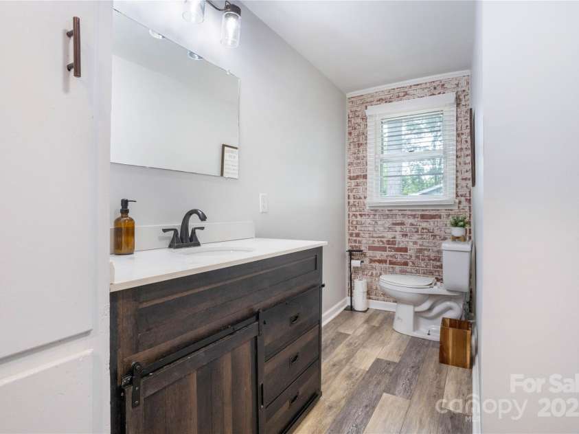 803 Woodside Drive, Kings Mountain, NC 28086.  MLS# CAR4266487, YatesRealty ID 30438. 