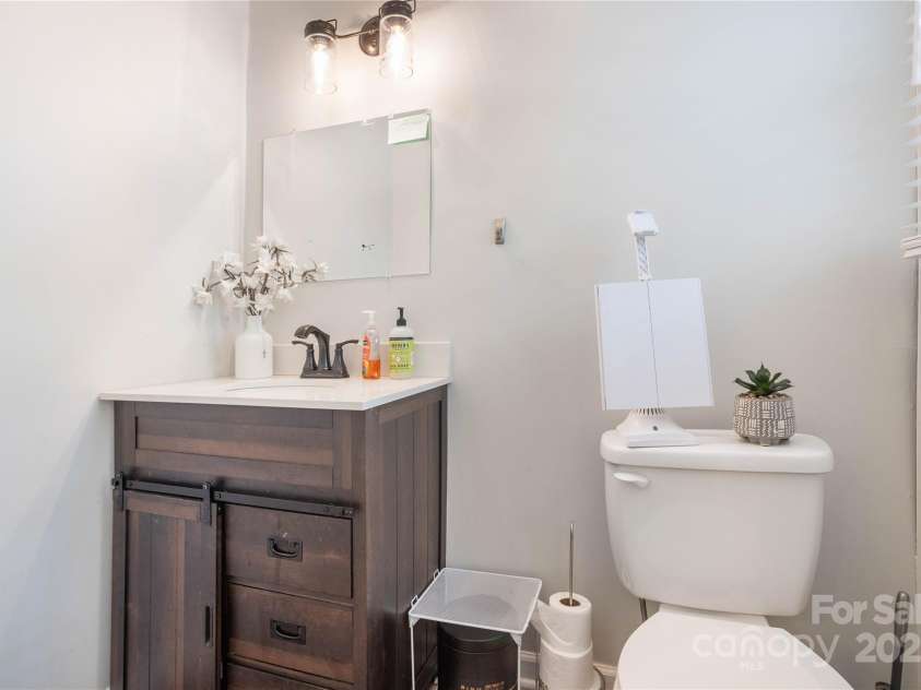 803 Woodside Drive, Kings Mountain, NC 28086.  MLS# CAR4266487, YatesRealty ID 30438. 