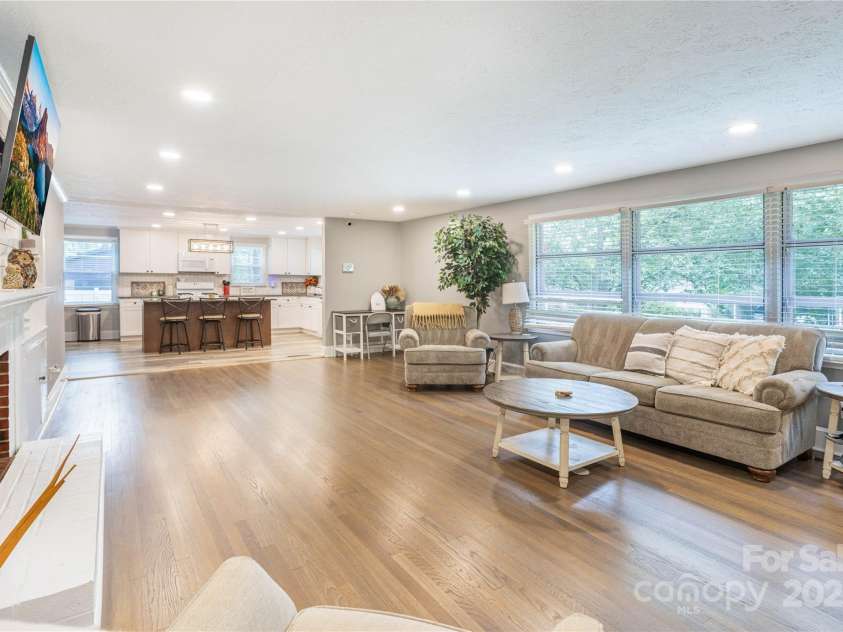 803 Woodside Drive, Kings Mountain, NC 28086.  MLS# CAR4266487, YatesRealty ID 30438. 