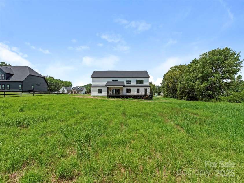 5105 Tom Starnes Road, Waxhaw, NC 28173.  MLS# CAR4274213, YatesRealty ID 30439. 