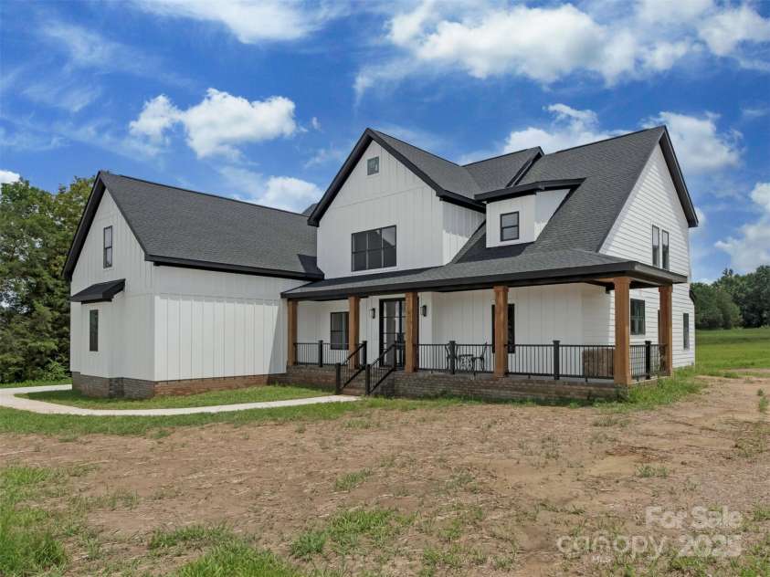 5105 Tom Starnes Road, Waxhaw, NC 28173.  MLS# CAR4274213, YatesRealty ID 30439. 