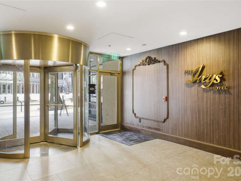 127 Tryon Street, Charlotte, NC 28202.  MLS# CAR4342911, YatesRealty ID 3044. 