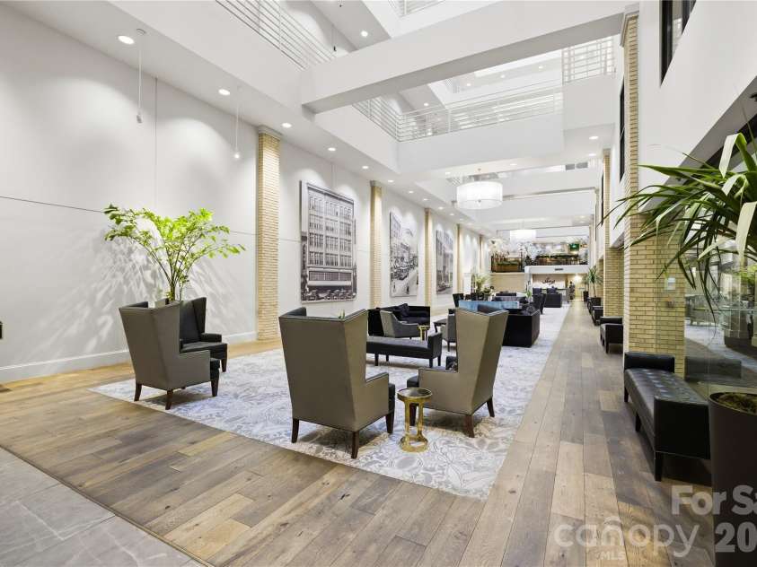 127 Tryon Street, Charlotte, NC 28202.  MLS# CAR4342911, YatesRealty ID 3044. 