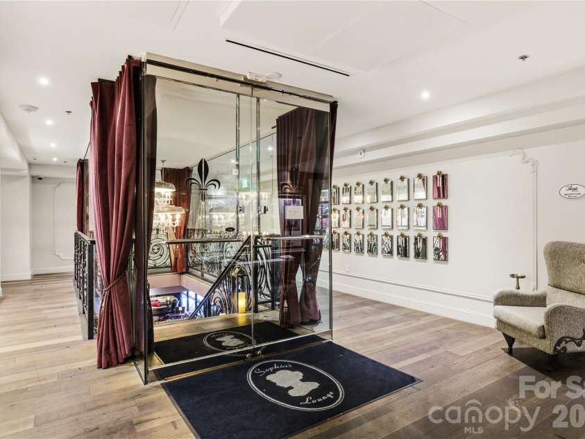 127 Tryon Street, Charlotte, NC 28202.  MLS# CAR4342911, YatesRealty ID 3044. 