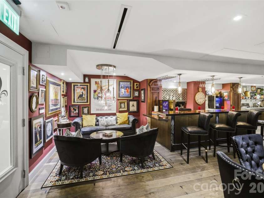 127 Tryon Street, Charlotte, NC 28202.  MLS# CAR4342911, YatesRealty ID 3044. 