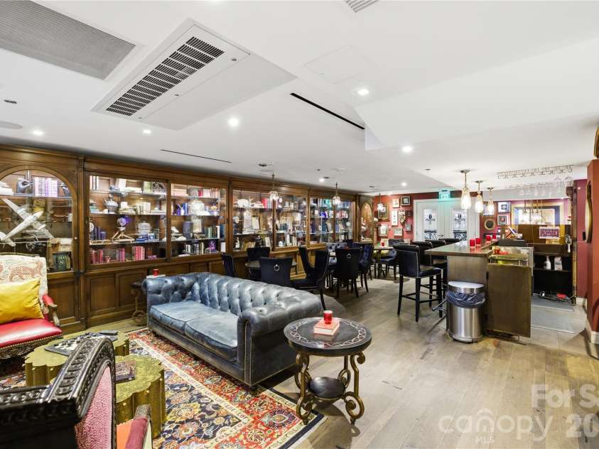 127 Tryon Street, Charlotte, NC 28202.  MLS# CAR4342911, YatesRealty ID 3044. 