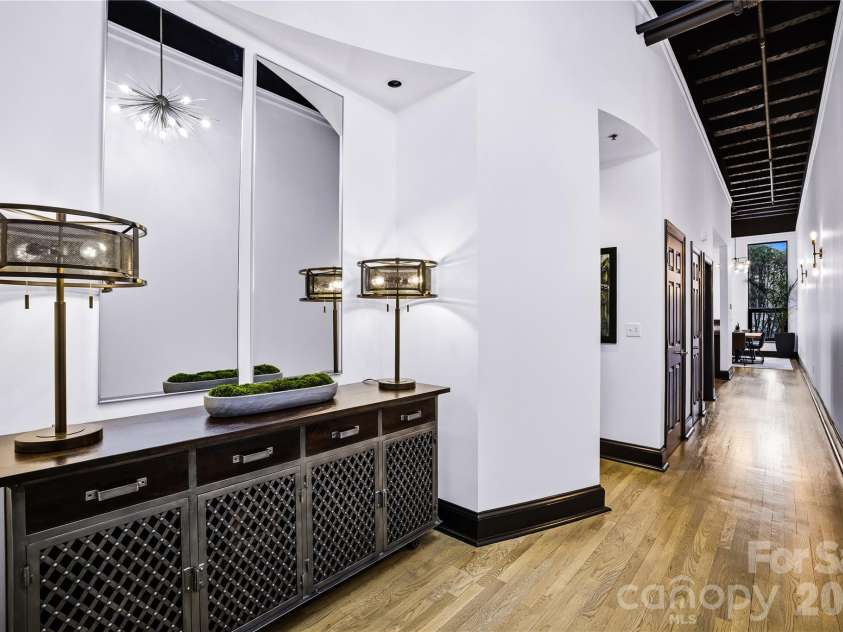 127 Tryon Street, Charlotte, NC 28202.  MLS# CAR4342911, YatesRealty ID 3044. Condo Entry View